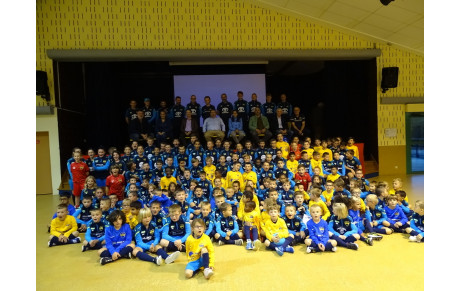 ENORME succès pour la remise des équipements à l'École de Football